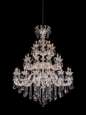 الصورة: Selene Chandelier